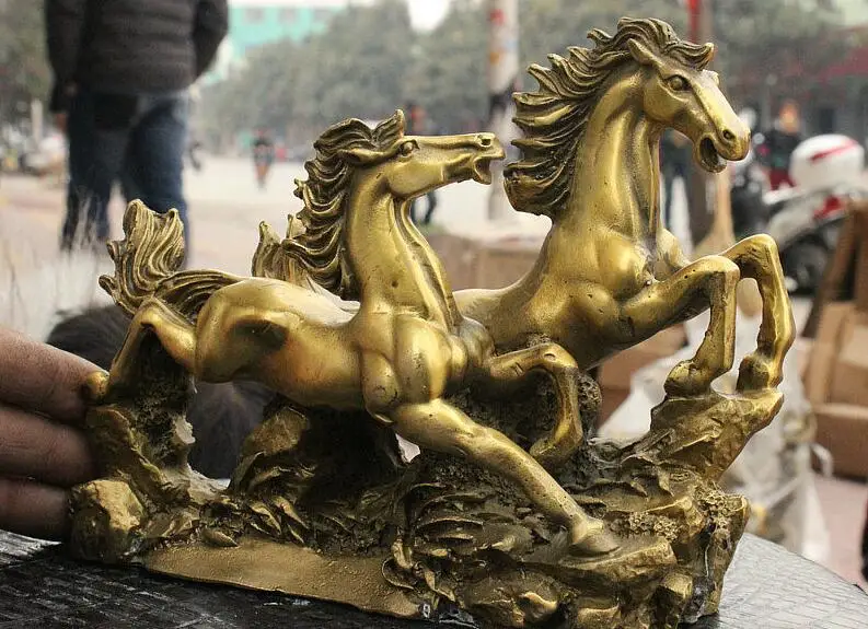 free Folk China Fengshui Brass 2 Running Horse Adorn Art On Stone Lucky Animal Statue fast
free Folk China Fengshui Brass 2 Running Horse Adorn Art On Stone Lucky Animal Statue fast