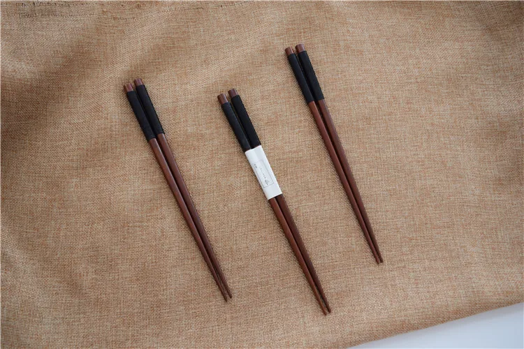 one pair Handmade Japanese Natural Chestnut Wood Chopsticks Value Gift Sushi Chinese food chopstick Tie line
one pair Handmade Japanese Natural Chestnut Wood Chopsticks Value Gift Sushi Chinese food chopstick Tie line
