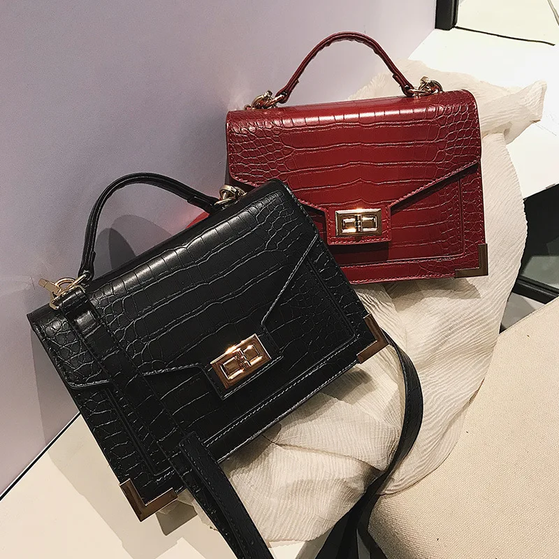European and American Fashion Hand Bill of Lading Shoulder-slung Small Square Bag Joker Black Bag for women 2019 bolsas feminina
European and American Fashion Hand Bill of Lading Shoulder-slung Small Square Bag Joker Black Bag for women 2019 bolsas feminina