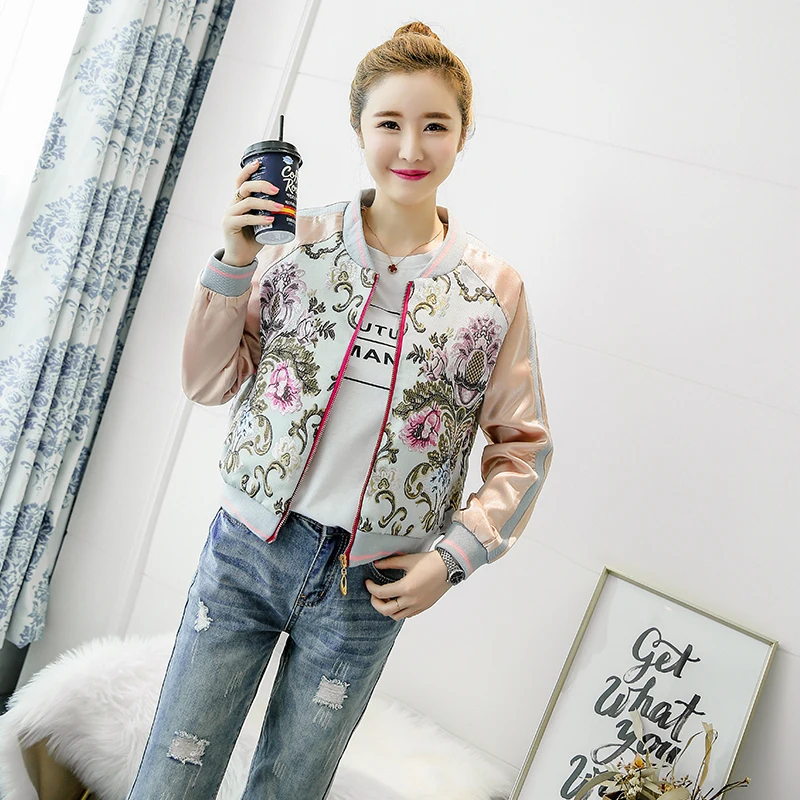 2018 New Korean Embroidery Short Jacket Women Zippers Pockets Vogue Harajuku Loose Long Sleeve Baseball Coat Female Plus Size
2018 New Korean Embroidery Short Jacket Women Zippers Pockets Vogue Harajuku Loose Long Sleeve Baseball Coat Female Plus Size
