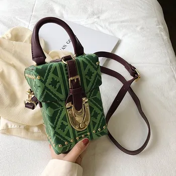 2019 European style Handbags Box Package Square Bag Version of the Wild Messenger Bag Square Mobile Rivet Messenger Shoulder Bag
2019 European style Handbags Box Package Square Bag Version of the Wild Messenger Bag Square Mobile Rivet Messenger Shoulder Bag