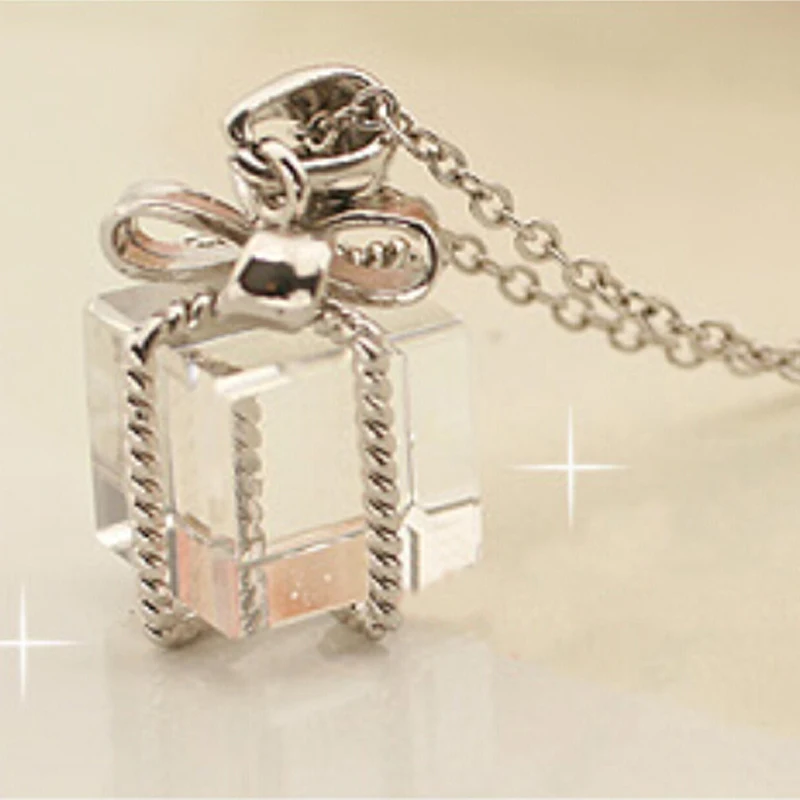BONLAVIE 1 Piece New Fashion Transparent Small Gift Box Bow Packs Chain Pretty Necklace Clear Pendant Silver Jewelry Gift 15N076
BONLAVIE 1 Piece New Fashion Transparent Small Gift Box Bow Packs Chain Pretty Necklace Clear Pendant Silver Jewelry Gift 15N076