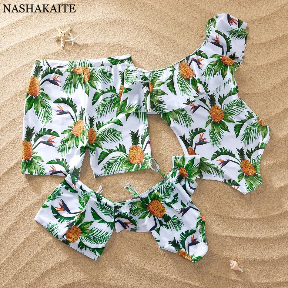NASHAKAITE Family Swimsuits 2019 Summer Pineapple Print Beachwear Mommy and me swimsuit Swiming Trunks for men boys
NASHAKAITE Family Swimsuits 2019 Summer Pineapple Print Beachwear Mommy and me swimsuit Swiming Trunks for men boys