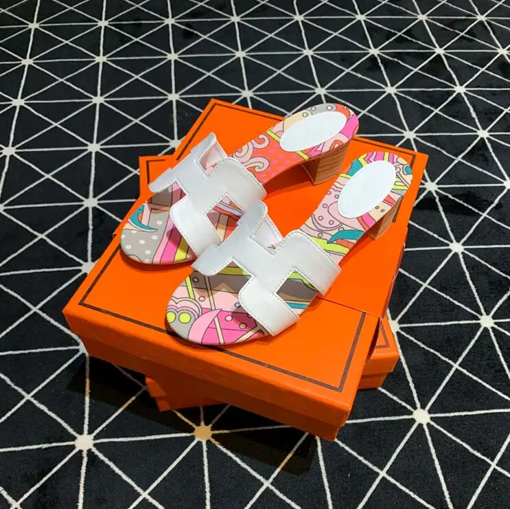 2019 new summer doodle fashion casual rainbow color flower cloth H-shaped thick with leather wear slippers women
2019 new summer doodle fashion casual rainbow color flower cloth H-shaped thick with leather wear slippers women