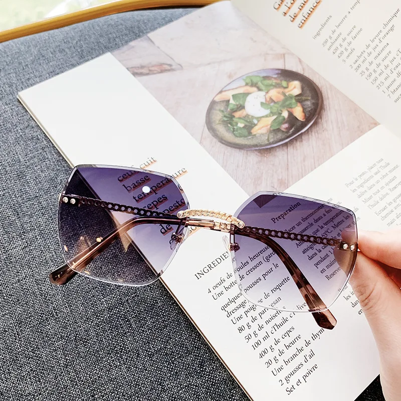 FEISHINI Fashion Gradient Sun glasses Crystal Square Rimless Sunglasses Women Vintage Oversized Classic Brand Designer
FEISHINI Fashion Gradient Sun glasses Crystal Square Rimless Sunglasses Women Vintage Oversized Classic Brand Designer