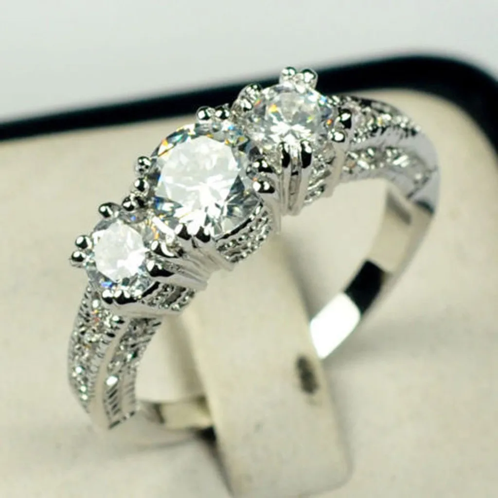 1Ct Silver Rings For Women Moissanite 585 Wedding Engagement Ring Synthetic Gemstone Bride Rings Ladies Jewelry Gift bague femme
1Ct Silver Rings For Women Moissanite 585 Wedding Engagement Ring Synthetic Gemstone Bride Rings Ladies Jewelry Gift bague femme