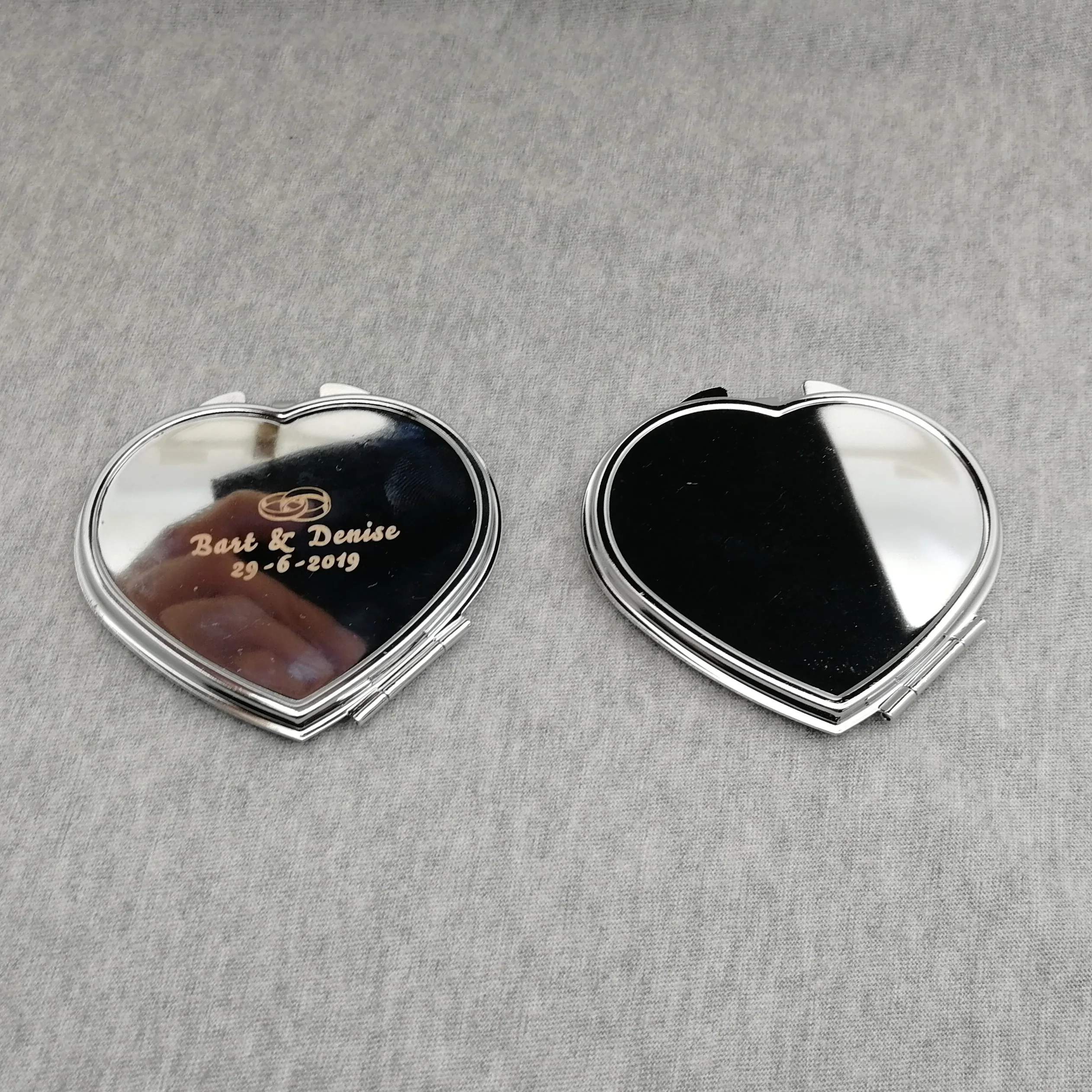 Wholsale 20pcs Personalized Folding Portable mirror custom engraved free with any logo text image by laser nice wedding gifts
Wholsale 20pcs Personalized Folding Portable mirror custom engraved free with any logo text image by laser nice wedding gifts
