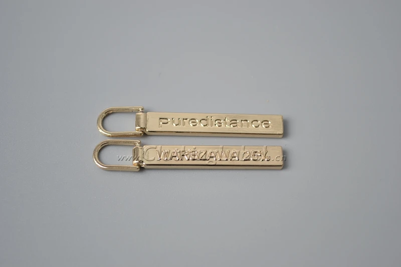 (1000sets/lot) gold metal zipper sliders for perfume, logo engraved and embossed both sides
(1000sets/lot) gold metal zipper sliders for perfume, logo engraved and embossed both sides