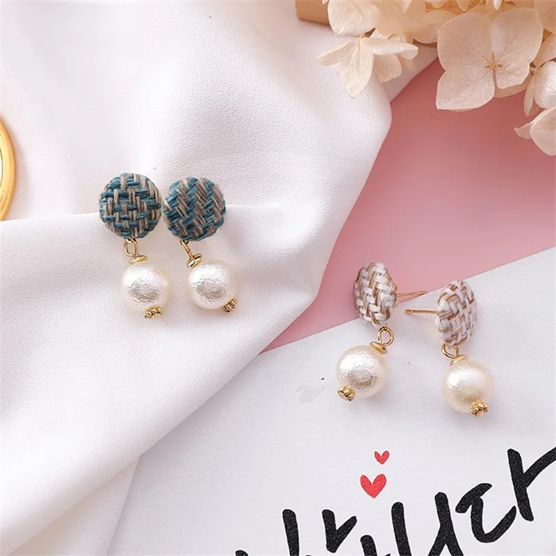 2019 Korean fashion retro warm autumn and winter woolen button pearl geometric round earrings for women girl female jewelry gift
2019 Korean fashion retro warm autumn and winter woolen button pearl geometric round earrings for women girl female jewelry gift