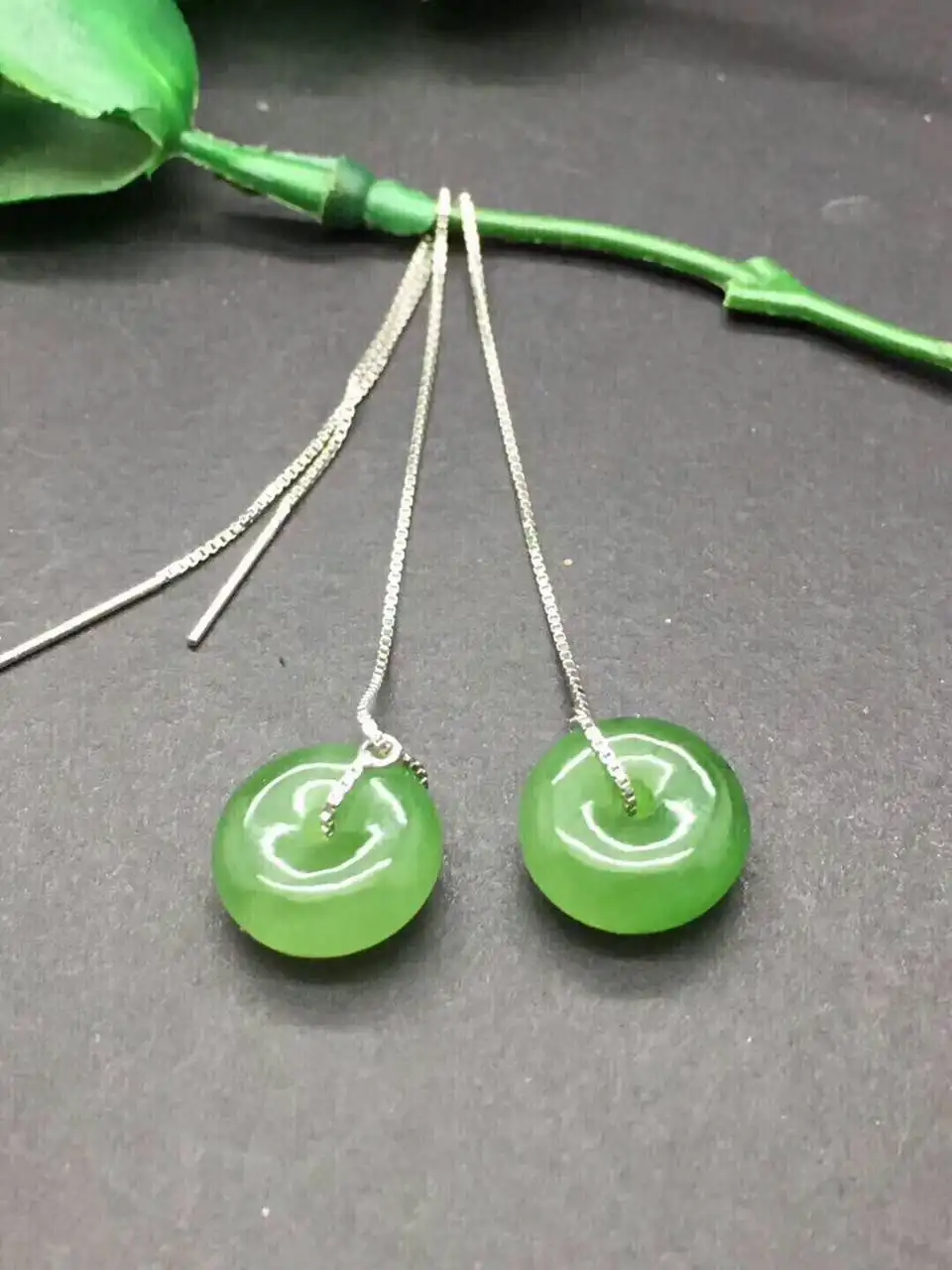 100% Natural jade earrings Earrings 925 Silver Inlay Earrings quality jade jewelry gift
100% Natural jade earrings Earrings 925 Silver Inlay Earrings quality jade jewelry gift