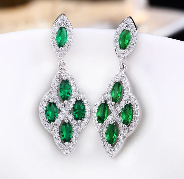 Trendy Green CZ Stone Dangle Earrings for women white gold color Shiny Crystal Green Long oorbellen women
Trendy Green CZ Stone Dangle Earrings for women white gold color Shiny Crystal Green Long oorbellen women