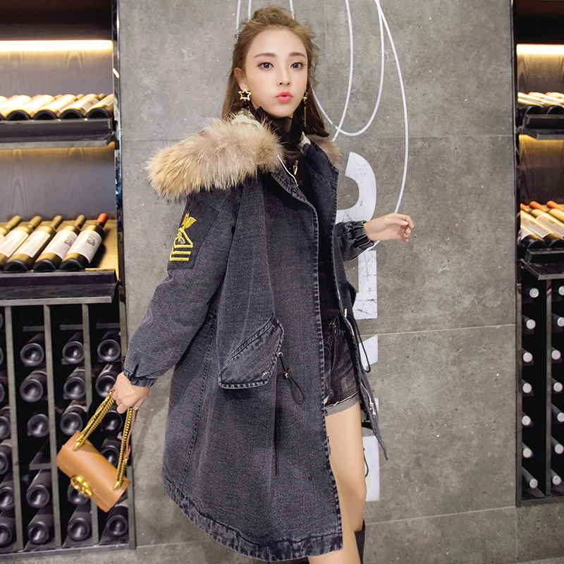 2021 High Quality Fox Fur Collar Hooded Cotton Coat New Europe America Warm Thicke Loose Long Denim Jacket Cotton Clothing
2021 High Quality Fox Fur Collar Hooded Cotton Coat New Europe America Warm Thicke Loose Long Denim Jacket Cotton Clothing