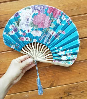 50pcs Wedding Favor And Gift For Guests Personalized Silk Hand Fans Cloth Fan With Organa Bag+Customized Printing Name & Date
50pcs Wedding Favor And Gift For Guests Personalized Silk Hand Fans Cloth Fan With Organa Bag+Customized Printing Name & Date