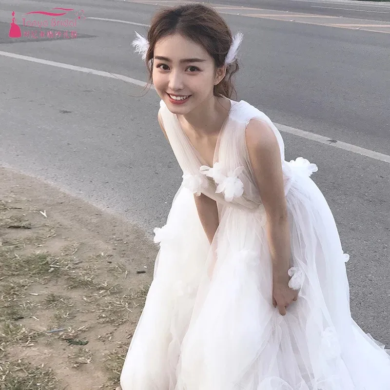 Bohemian A Line Flower Ivory Wedding Dresses V Neck Sweep Train Tulle Vintage Beach Style Bridal Gown vestidos de novia DQG356
Bohemian A Line Flower Ivory Wedding Dresses V Neck Sweep Train Tulle Vintage Beach Style Bridal Gown vestidos de novia DQG356