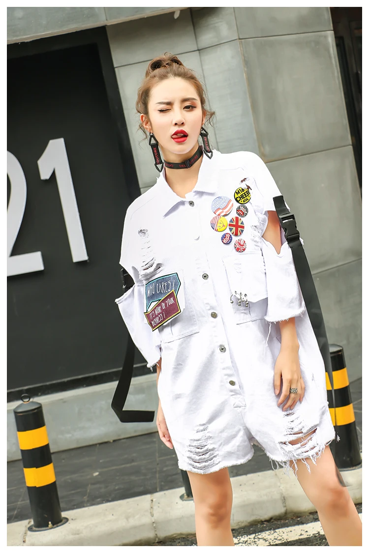 Female High Street Holes One Piece Overalls Novelty Epaulet Turn Down Collar Demin Short Jumpsuit Plus Size Loose Rompers
Female High Street Holes One Piece Overalls Novelty Epaulet Turn Down Collar Demin Short Jumpsuit Plus Size Loose Rompers