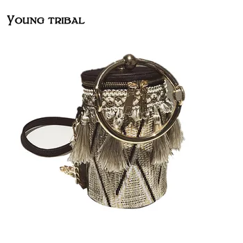 Summer 2018 new chain fringed bucket bag Korean version of handbill shoulder sloping bag, fashionable straw woven women's bag 
Summer 2018 new chain fringed bucket bag Korean version of handbill shoulder sloping bag, fashionable straw woven women's bag