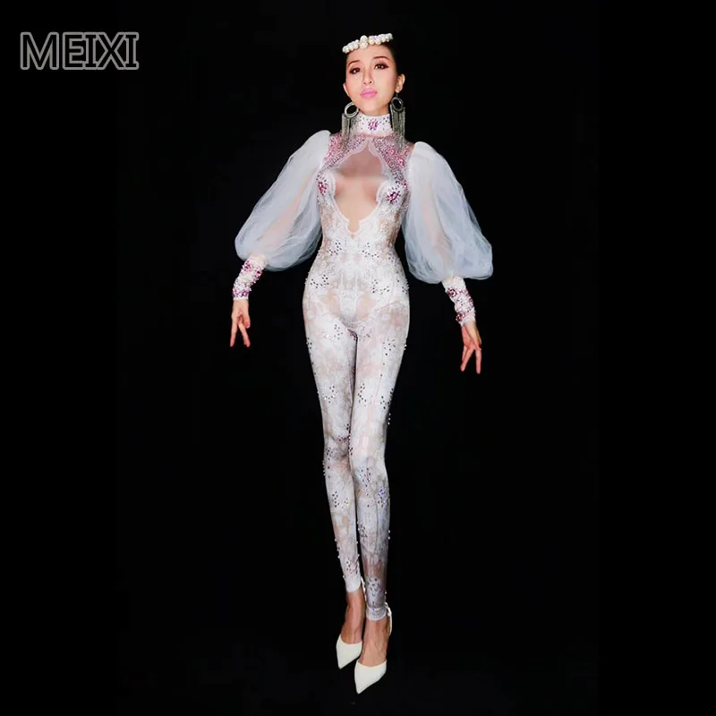 Sexy white bubble sleeve lace princess rhinestone stretch bar nightclub concert singer dancer costume
Sexy white bubble sleeve lace princess rhinestone stretch bar nightclub concert singer dancer costume