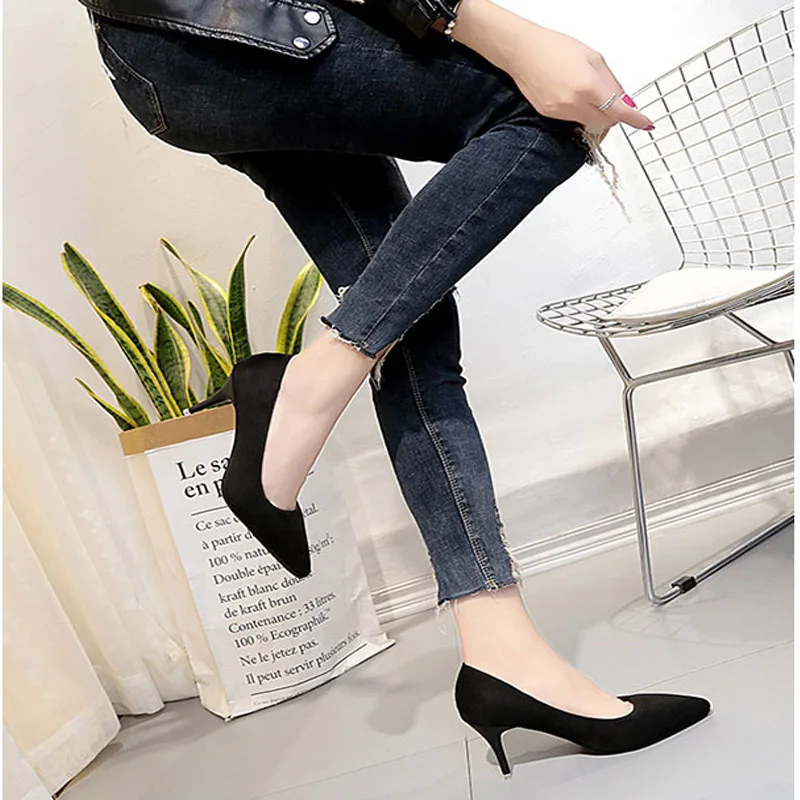 womens pumpsSpring new thick with wild women's single shoes Korean version of shallow mouth pointed black high-heeled work shoes
womens pumpsSpring new thick with wild women's single shoes Korean version of shallow mouth pointed black high-heeled work shoes