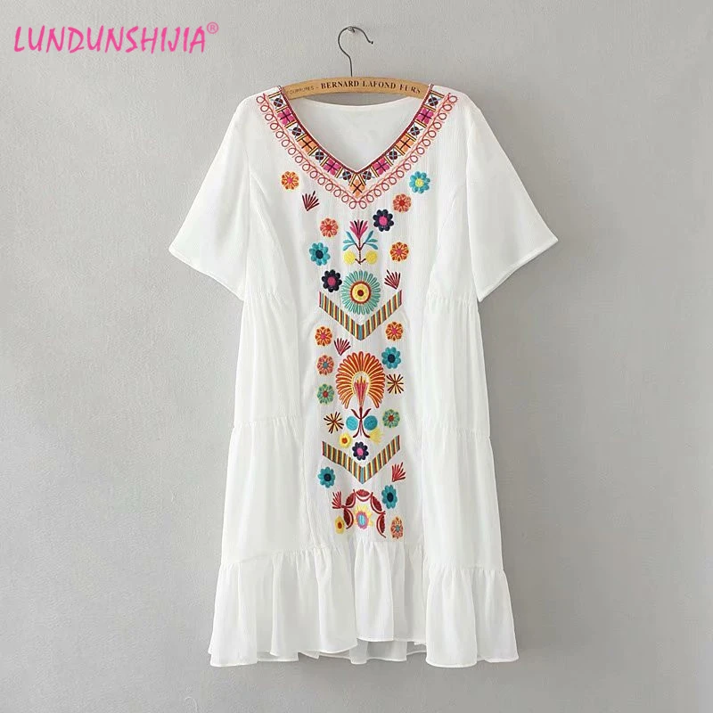 LUNDUNSHIJIA Folk Style Floral Embroidered Women Dress V-neck Short Sleeve Vintage Chiffon Dresses Vestidos Plus Size 2XL-4XL
LUNDUNSHIJIA Folk Style Floral Embroidered Women Dress V-neck Short Sleeve Vintage Chiffon Dresses Vestidos Plus Size 2XL-4XL