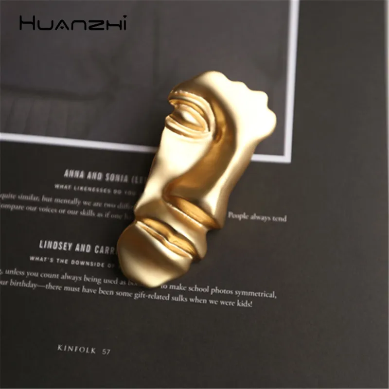 HUANZHI Exaggeration Gold Color Metal Half Human Face Geometric Metal Alloy Personality Design Brooches for Women men Pin Badge
HUANZHI Exaggeration Gold Color Metal Half Human Face Geometric Metal Alloy Personality Design Brooches for Women men Pin Badge