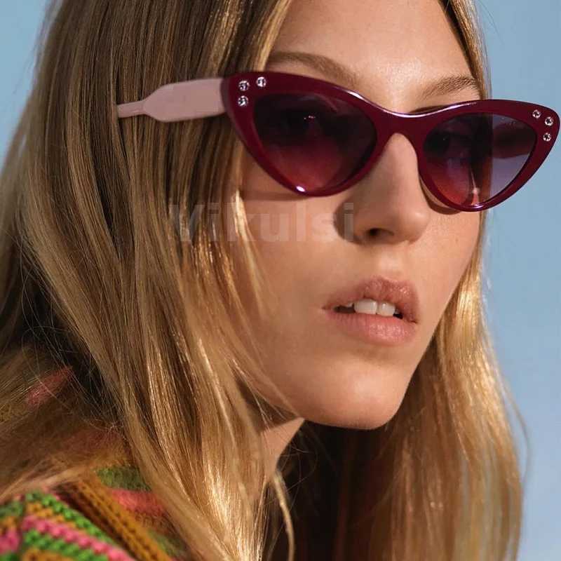 Luxury Fashion Diamond Cat Eye Small Sunglasses For Female Sexy Chic Crystal Sun Glasses Brand Design Women Glasses Point UV400
Luxury Fashion Diamond Cat Eye Small Sunglasses For Female Sexy Chic Crystal Sun Glasses Brand Design Women Glasses Point UV400