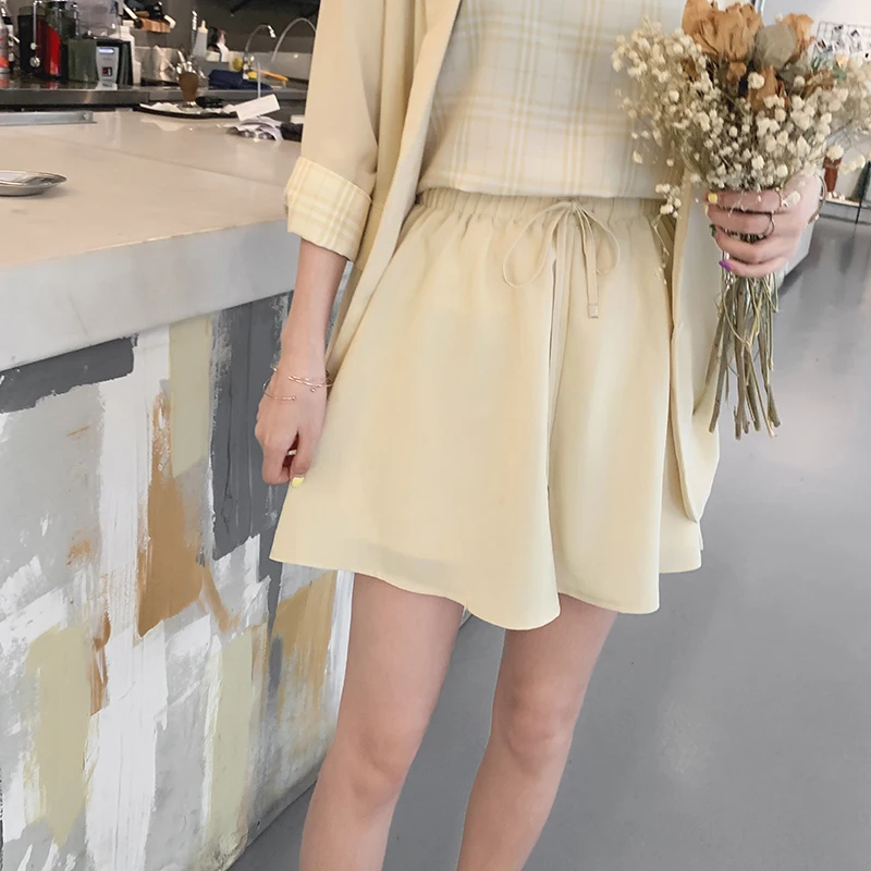 Mishow 2019 Summer Korean Style Fashion Elastic Loose High Waist Solid Wide Legs Casual Ladies Beach Girl Hot Shorts MX19B2465
Mishow 2019 Summer Korean Style Fashion Elastic Loose High Waist Solid Wide Legs Casual Ladies Beach Girl Hot Shorts MX19B2465