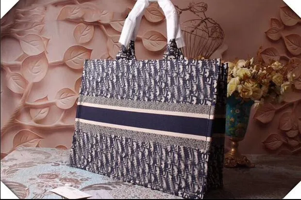 2019 leather Designer Handbags high quality Luxury Handbags Wallet Famous handbag women bags Crossbody bag Fashion Vintag
2019 leather Designer Handbags high quality Luxury Handbags Wallet Famous handbag women bags Crossbody bag Fashion Vintag