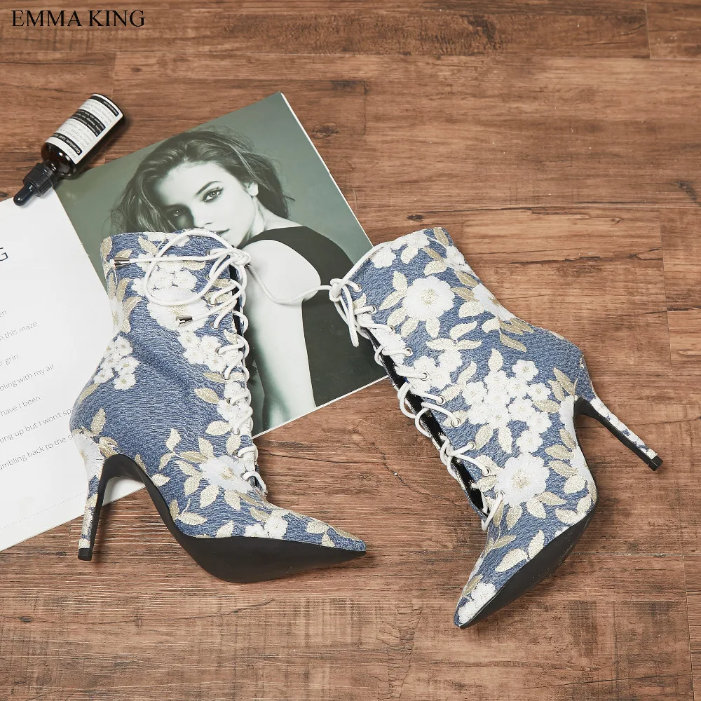 EMMA KING 2018 New Blue Printed Ankle High Heels Cross Tied Embroider Stilettos Women Spring Autumn Sexy Pointed Toe Women Boots
EMMA KING 2018 New Blue Printed Ankle High Heels Cross Tied Embroider Stilettos Women Spring Autumn Sexy Pointed Toe Women Boots