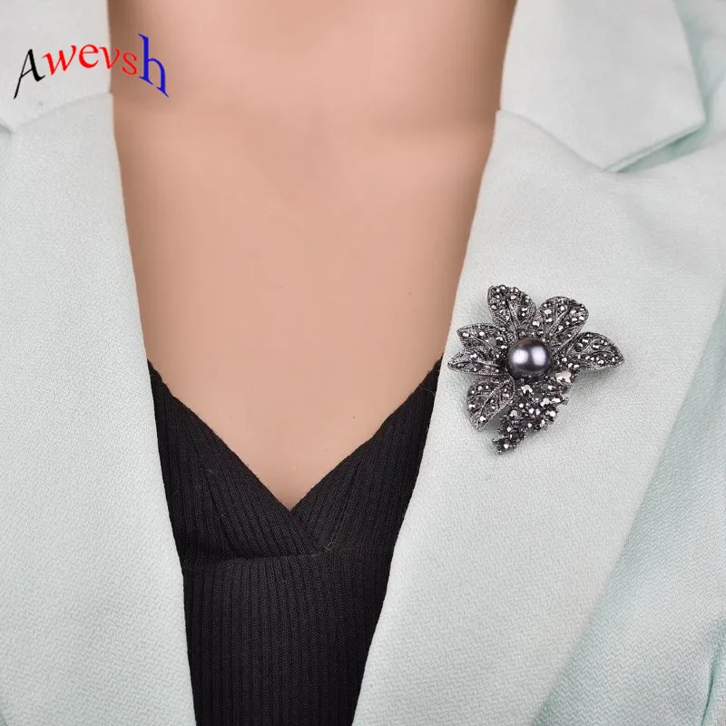 Awevsh Brooches Jewelry Black Gun Plated Simulated Pearl Brooch Pins Vintage Rhinestones double Leaf Brooches for Women Gift
Awevsh Brooches Jewelry Black Gun Plated Simulated Pearl Brooch Pins Vintage Rhinestones double Leaf Brooches for Women Gift