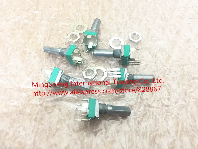 Original new 100% 418-S1-693-HA RK097N single joint vertical potentiometer B20K handle long 20MMF band midpoint (SWITCH)
Original new 100% 418-S1-693-HA RK097N single joint vertical potentiometer B20K handle long 20MMF band midpoint (SWITCH)