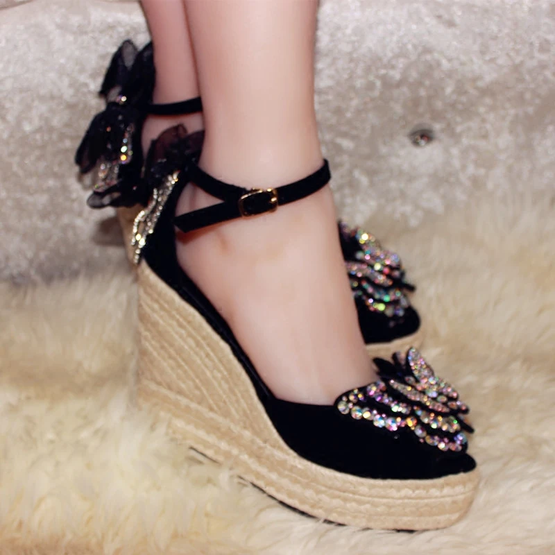 Womens Peep Toe Suede Leather Rhinestones Diamond Butterfly Bling Wedge High Heel Pumps Shoes Sandals DIY Lace A965
Womens Peep Toe Suede Leather Rhinestones Diamond Butterfly Bling Wedge High Heel Pumps Shoes Sandals DIY Lace A965