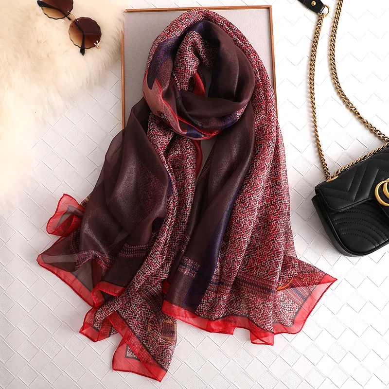 2019 New Silk Scarf Women's Leopard Printed Scarves Summer Foulard Female Designer Shawl Wrap Fashion Necker Bandana Hijabs 
2019 New Silk Scarf Women's Leopard Printed Scarves Summer Foulard Female Designer Shawl Wrap Fashion Necker Bandana Hijabs