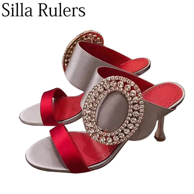 2019 Runway Silk Rhinestone Sandals Woman Peep Toe One Strap Slippers Woman Sexy Cup Heels Dinner Party Shoes Woman Mules
2019 Runway Silk Rhinestone Sandals Woman Peep Toe One Strap Slippers Woman Sexy Cup Heels Dinner Party Shoes Woman Mules