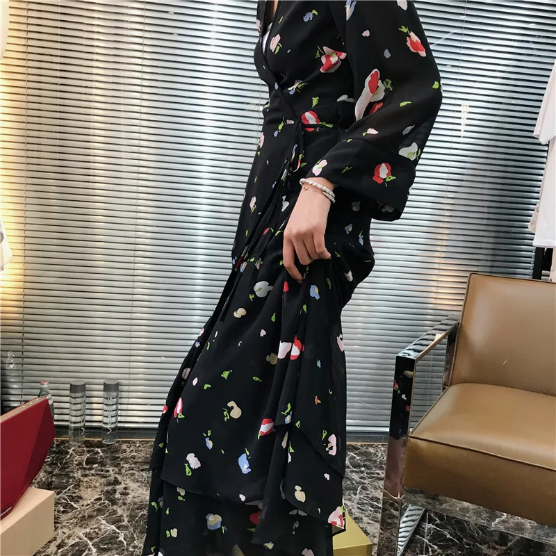 2019 new holiday style V neck long sleeve colorful flower printed double-layer chiffon drawstring lace dress maxi long dress
2019 new holiday style V neck long sleeve colorful flower printed double-layer chiffon drawstring lace dress maxi long dress