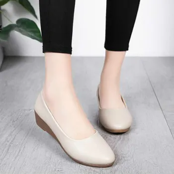 Casual professional work leather shoes woman round head shallow mouth slope with thick bottom wedge comfortable pumps
Casual professional work leather shoes woman round head shallow mouth slope with thick bottom wedge comfortable pumps