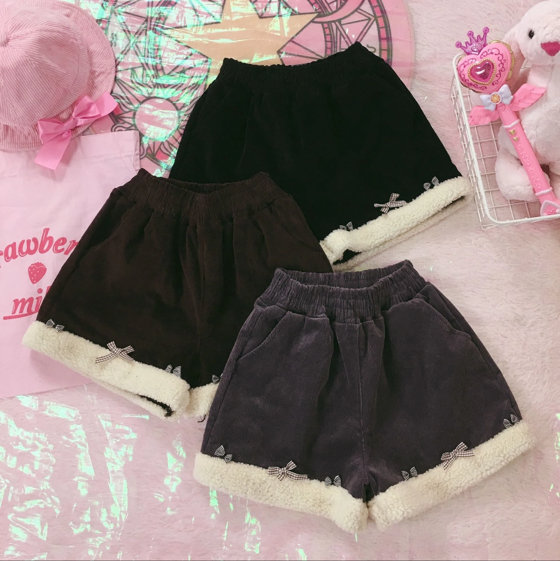 Autumn Winter Fleece Women Short Japanese Style High Waist Sweet Bow Corduroy Shorts Cashmere Patchwork Thicken Wide Leg Shorts
Autumn Winter Fleece Women Short Japanese Style High Waist Sweet Bow Corduroy Shorts Cashmere Patchwork Thicken Wide Leg Shorts