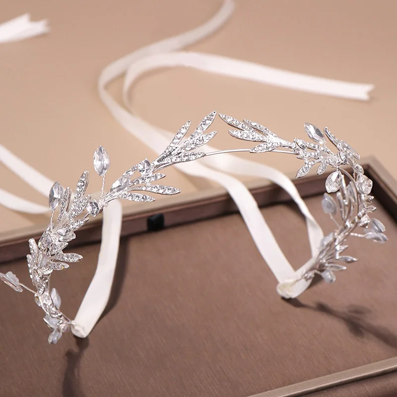 Silver Leaf Women Head Jewelry Tiaras Hair Chain Rhinestone Alloy Ribbon Headband Headpiece Hair Accessories Wedding Hair Piece
Silver Leaf Women Head Jewelry Tiaras Hair Chain Rhinestone Alloy Ribbon Headband Headpiece Hair Accessories Wedding Hair Piece