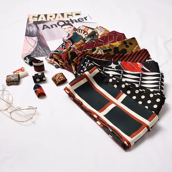 Women's 2019 hot sale explosions hand cloth buckle decoration fashion print wild retro high quality small scarf
Women's 2019 hot sale explosions hand cloth buckle decoration fashion print wild retro high quality small scarf