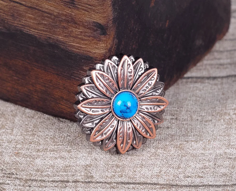 10PC 30*30MM Flower with Blue Turquoise Bead Antique Copper Screw back Leather craft Decoration Horse Saddles Decor
10PC 30*30MM Flower with Blue Turquoise Bead Antique Copper Screw back Leather craft Decoration Horse Saddles Decor