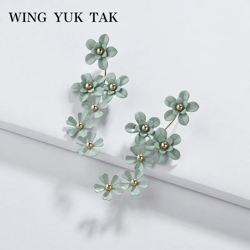 wing yuk tak 4 Color Fashion Ethnic Stud Earrings for Women Wedding Party Jewelry Matte Metal Embossed Flower Earrings
wing yuk tak 4 Color Fashion Ethnic Stud Earrings for Women Wedding Party Jewelry Matte Metal Embossed Flower Earrings