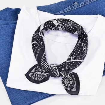Women's 2020 new spring and summer wild belt color matching pattern printing 52*52cm elegant plain silk scarf
Women's 2020 new spring and summer wild belt color matching pattern printing 52*52cm elegant plain silk scarf