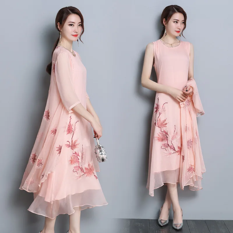 2018 Elegant Retro Summer Embroidery New Chiffon Two Pieces Vest Dress+Cloak Fashion Slim Thin Long Classic Cheongsam
2018 Elegant Retro Summer Embroidery New Chiffon Two Pieces Vest Dress+Cloak Fashion Slim Thin Long Classic Cheongsam