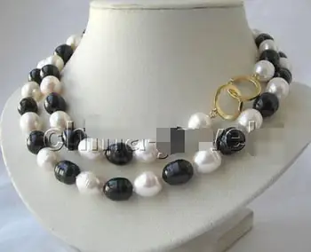 P3209 - 32" 9-10mm natural white + black baroque freshwater pearl necklace - 14k
P3209 - 32" 9-10mm natural white + black baroque freshwater pearl necklace - 14k
