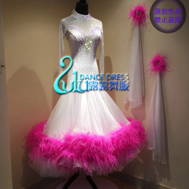 Women swing tango waltz Smooth us 8 dance competition dress Gradation ballroom dance dress Long sleeves ostrich feather dress
Women swing tango waltz Smooth us 8 dance competition dress Gradation ballroom dance dress Long sleeves ostrich feather dress