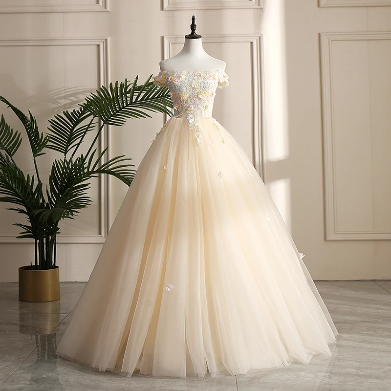 Champagne Tulle Long Ball Gown Quinceanera Dresses Beading Lace Appliques Off Shoulder 3d Flower Prom Gown Vestidos De 15 Anos
Champagne Tulle Long Ball Gown Quinceanera Dresses Beading Lace Appliques Off Shoulder 3d Flower Prom Gown Vestidos De 15 Anos
