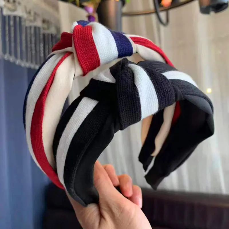 2 Pieces/ Lot Girls' Hairband Creative Knotted Refreshing Color-mixed Personal Korean Style Broadbrimmed Party Headwears
2 Pieces/ Lot Girls' Hairband Creative Knotted Refreshing Color-mixed Personal Korean Style Broadbrimmed Party Headwears