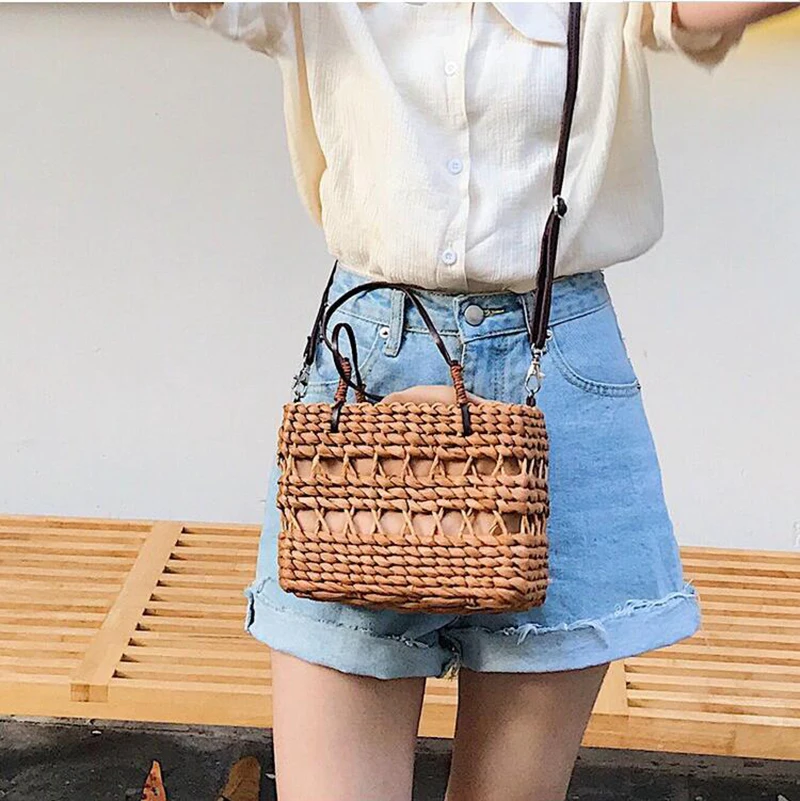 Seaside Holiday Straw Bag Female Korean Version of The Portable Drawstring Woven Handbag Summer Rattan Travel Women's Cloth Bag
Seaside Holiday Straw Bag Female Korean Version of The Portable Drawstring Woven Handbag Summer Rattan Travel Women's Cloth Bag