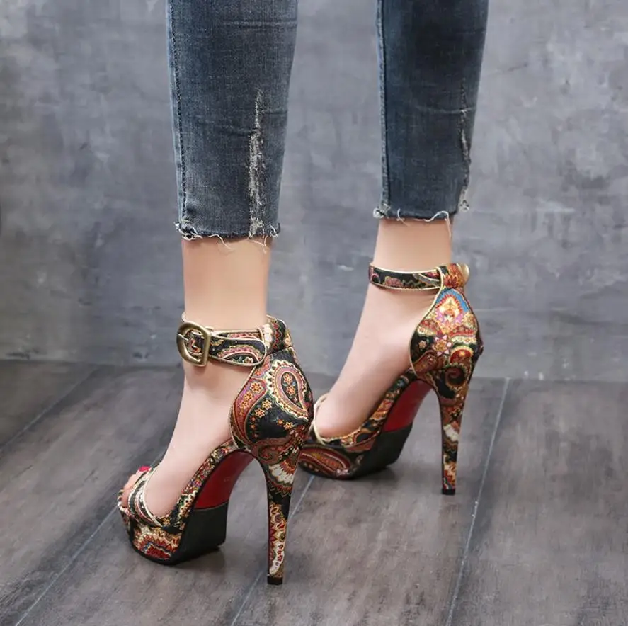 Spring and summer new fine and Korean waterproof table retro word buckle high-heeled sandals
Spring and summer new fine and Korean waterproof table retro word buckle high-heeled sandals