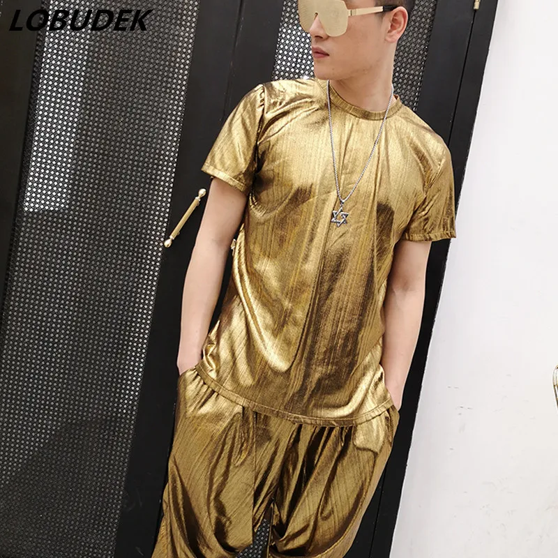 Summer Male Shining Golden T-shirt Suit Loose Tops Hallen Pants Sets Tide Men Singer Dance Team Hip Hop Rap Rock Stage Costume
Summer Male Shining Golden T-shirt Suit Loose Tops Hallen Pants Sets Tide Men Singer Dance Team Hip Hop Rap Rock Stage Costume