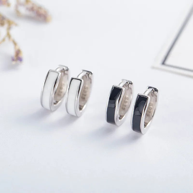 Black And White Drip Oil Ear Buckle Lovely 925 Sterling Silver Simplicity Small Ear-ring Female Anti-allergy
Black And White Drip Oil Ear Buckle Lovely 925 Sterling Silver Simplicity Small Ear-ring Female Anti-allergy